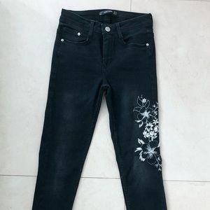 DENIM EMBROIDERED SKINNY JEANS